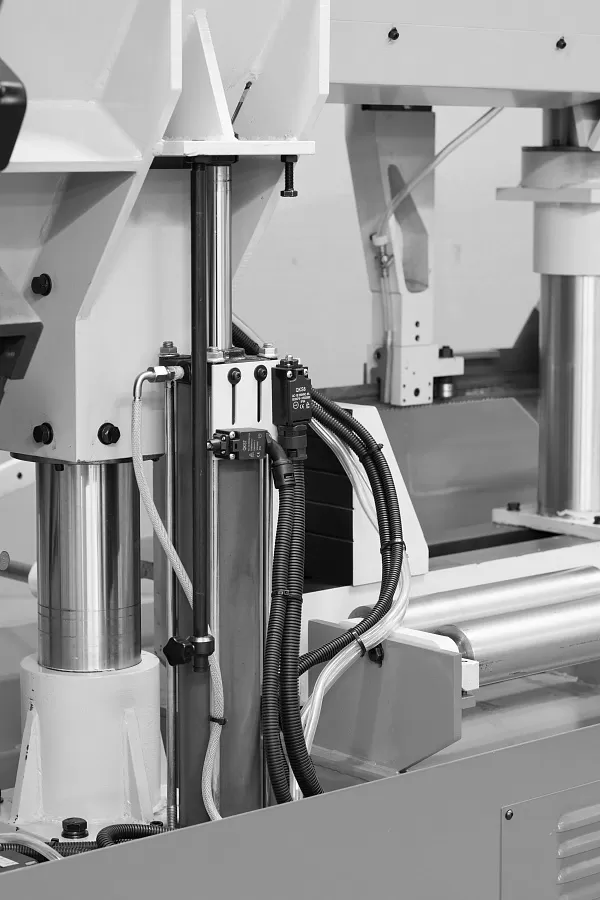 Двухколонный полуавтоматический ленточнопильный станок Stalex TGK-4240 - фото