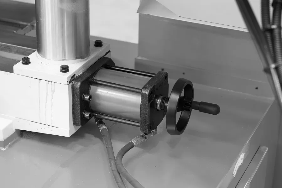 Двухколонный полуавтоматический ленточнопильный станок Stalex TGK-4240 - фото