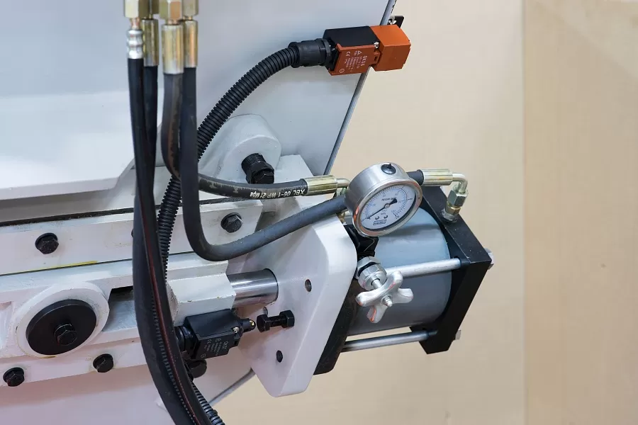 Двухколонный полуавтоматический ленточнопильный станок Stalex TGK-4240 - фото