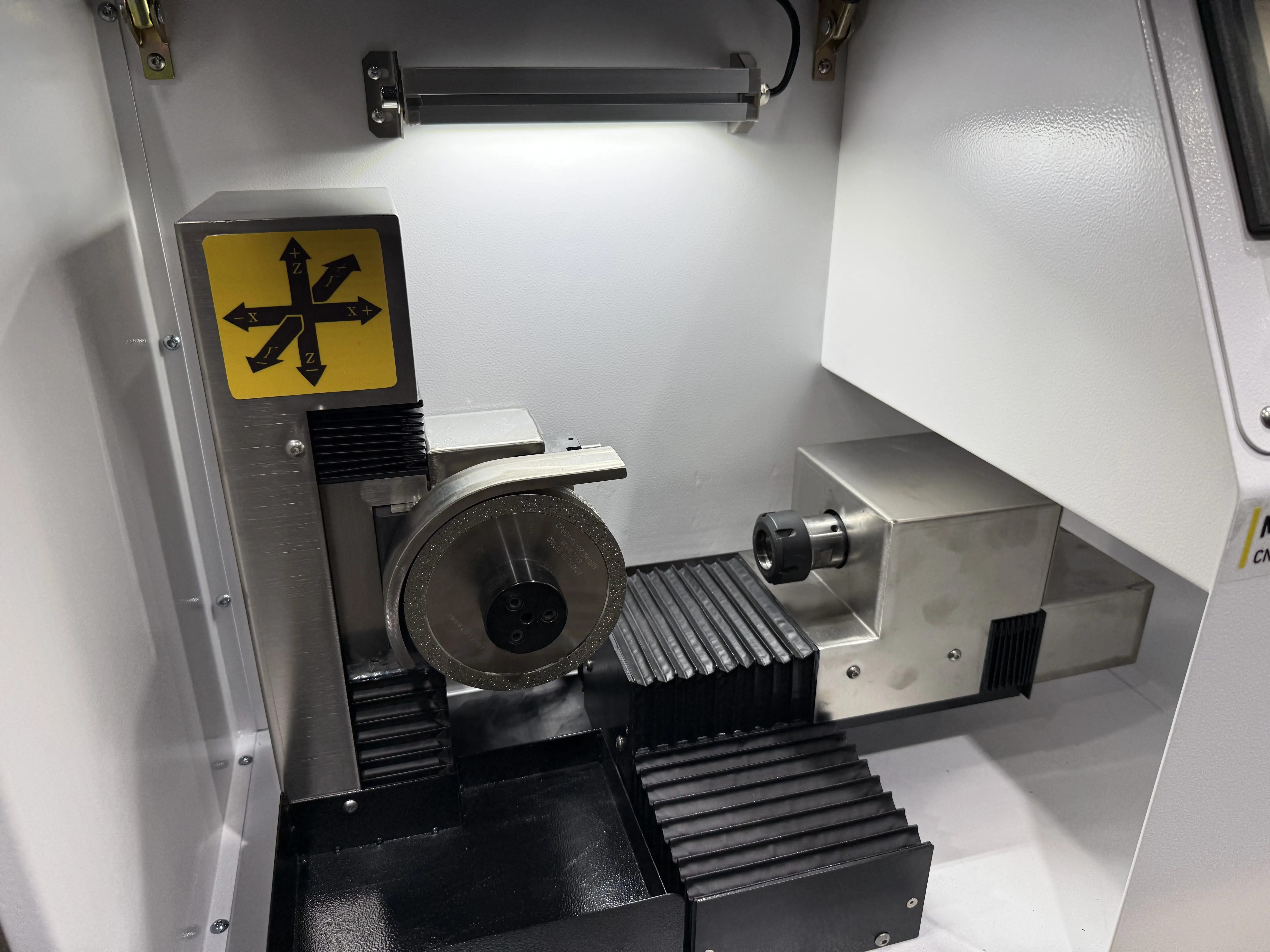 Заточной станок с ЧПУ для фрез REALREZ-AE30 - фото