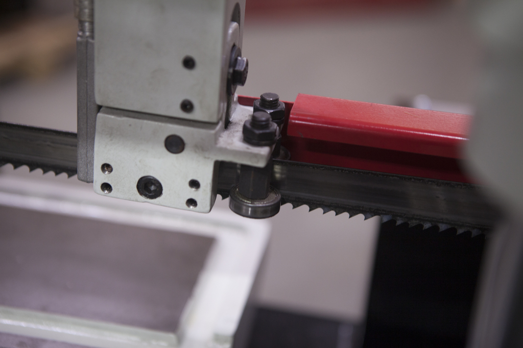 Двухколонный полуавтоматический ленточнопильный станок Stalex TBK-4228 - фото