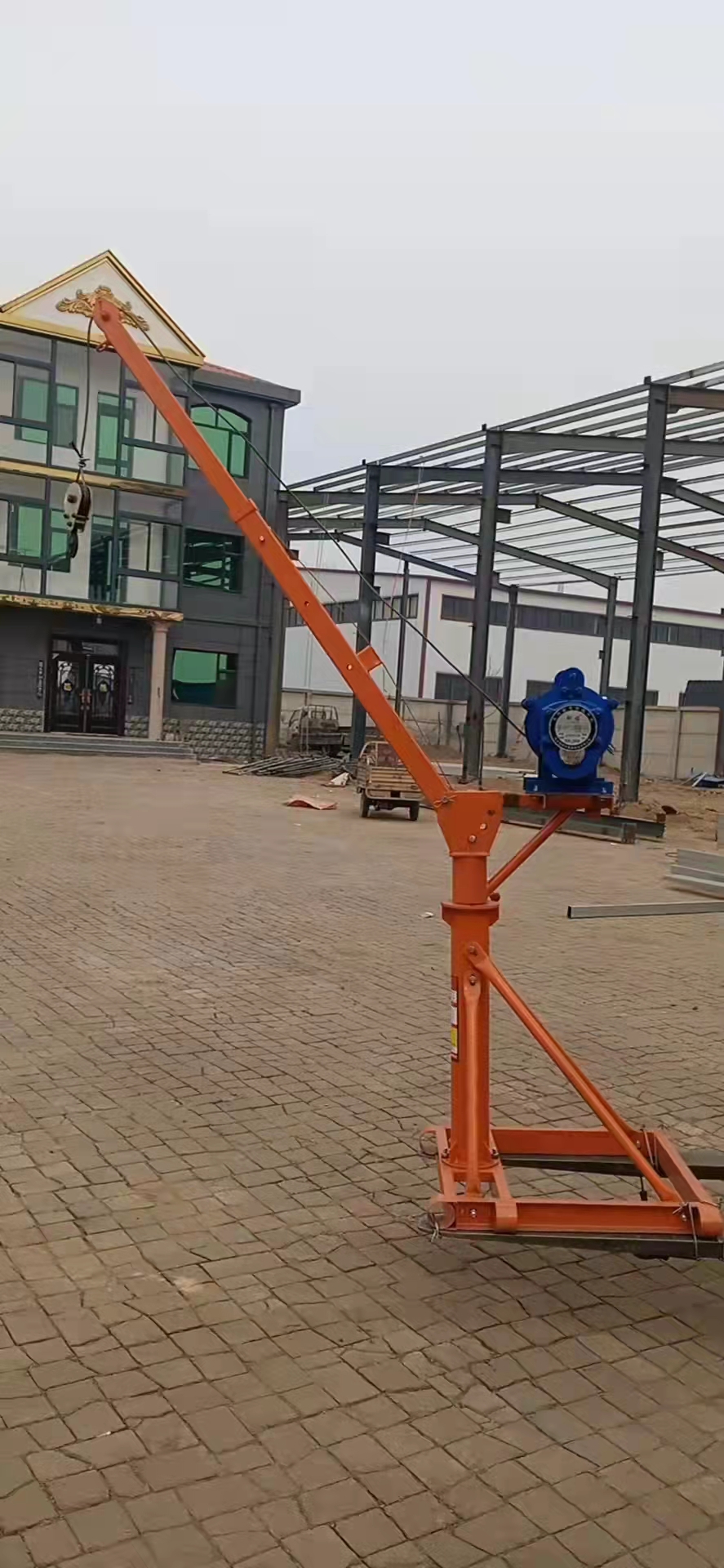 Мини-кран строительный TOR KM 300/500 кг 60/30 м с поворотной стрелой и электролебедкой (220В) - фото