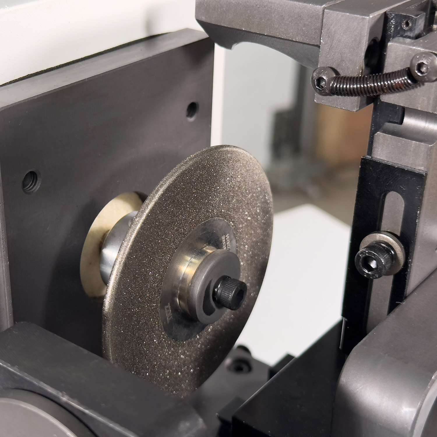 Cтанок для заточки метчиков AURA ZM-Y3C - фото