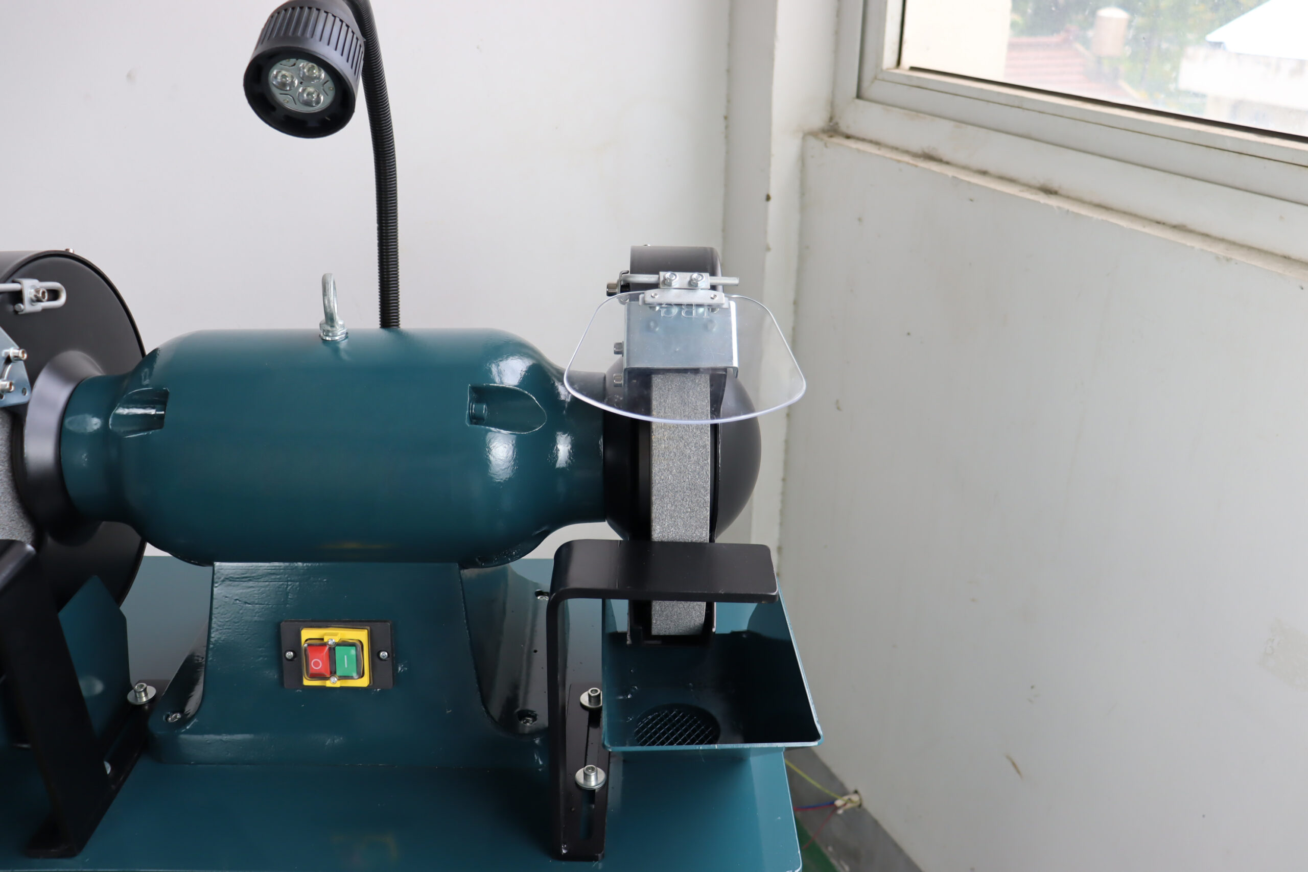 Двухдисковый шлифовальный станок с пылесосом AURA NM-250DC/380 - фото