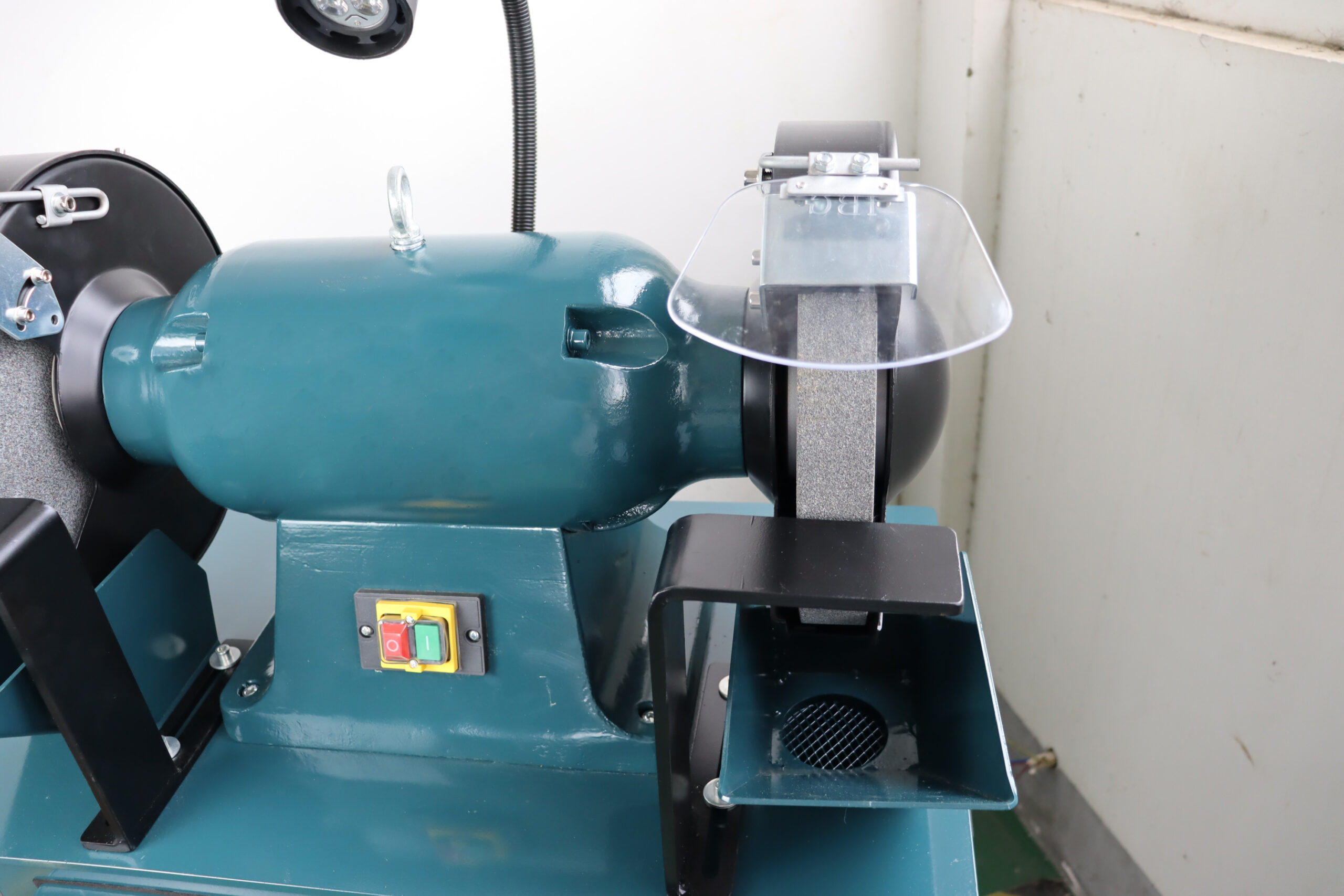 Двухдисковый шлифовальный станок с пылесосом AURA NM-250DC/380 - фото