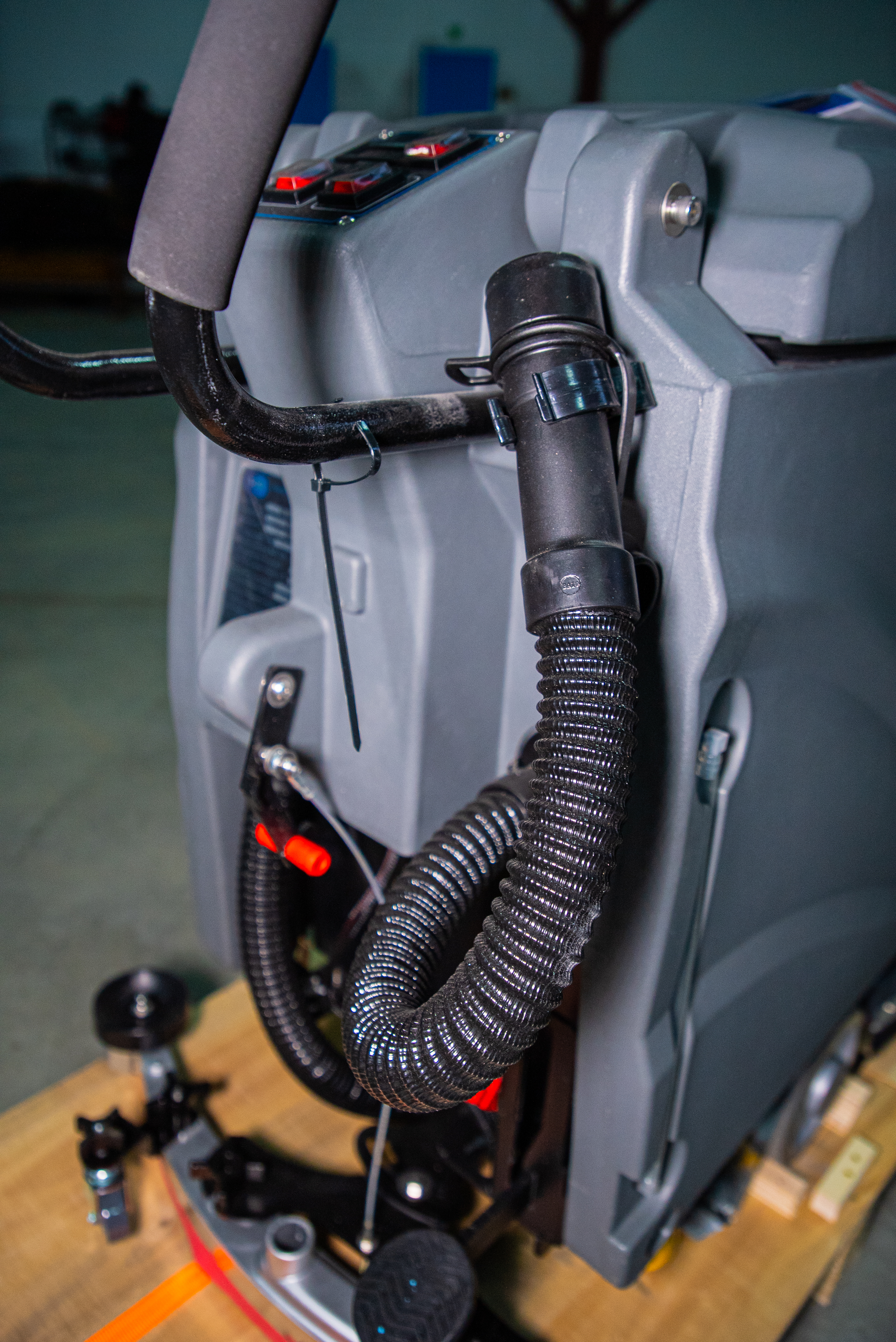 Машина поломоечная TOR COMPACT 56 с АКБ GEL - фото