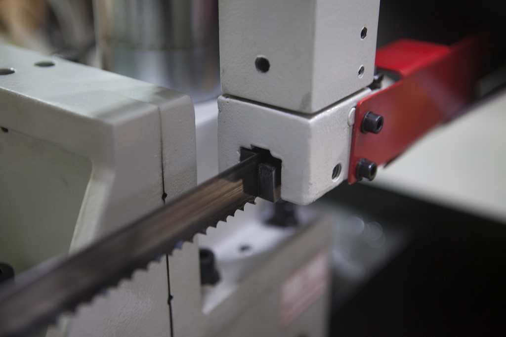 Двухколонный полуавтоматический ленточнопильный станок Stalex TBK-4228 - фото