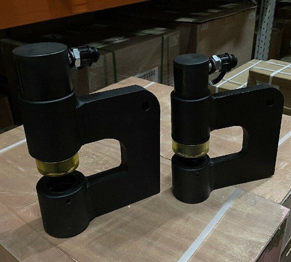 Пресс гидравлический для пробивки отверстий ПГЛС-32ЛА со встроенным насосом - фото