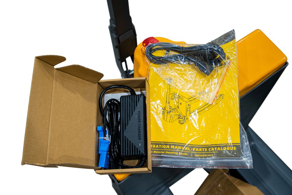 Тележка электрическая 1500 кг 1150 мм XILIN CBD15W-II Li-ion 24V/30Ah с колесом баланса* - фото