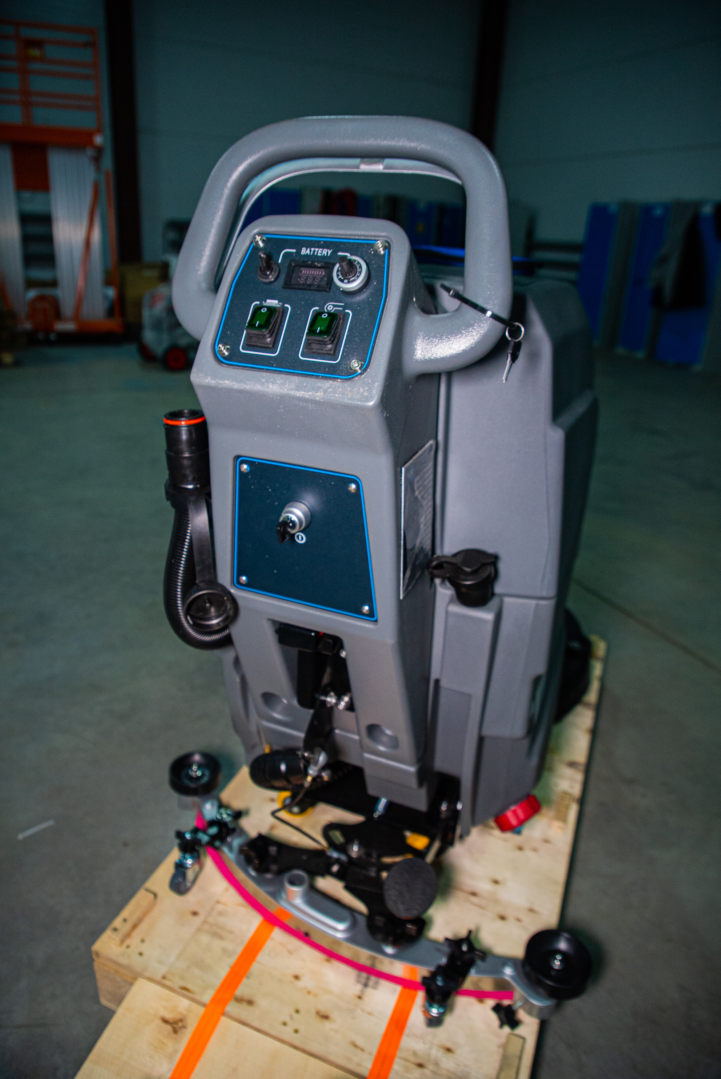 Машина поломоечная TOR COMPACT 60T с тяговым приводом и АКБ GEL - фото