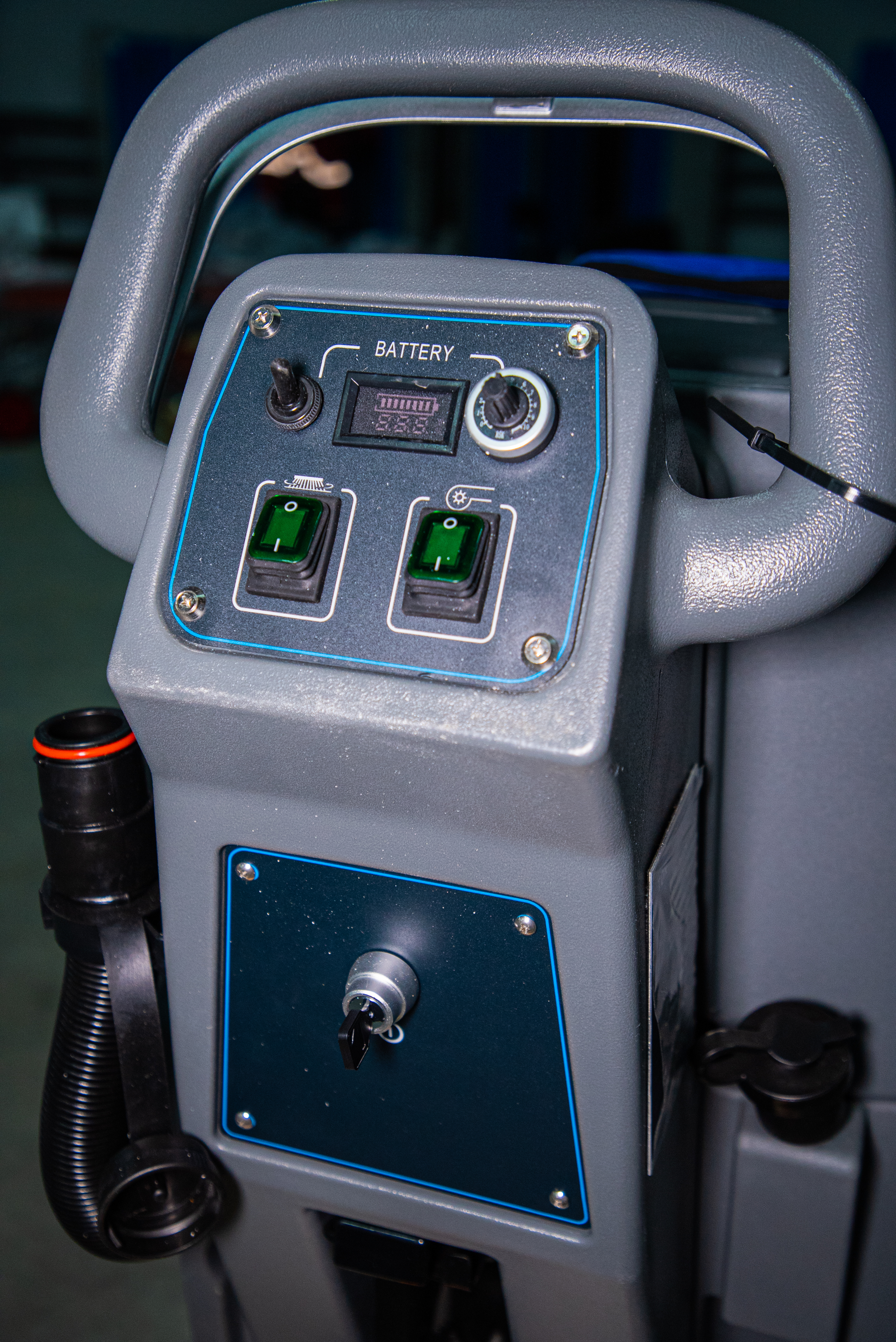 Машина поломоечная TOR COMPACT 60T с тяговым приводом и АКБ GEL - фото