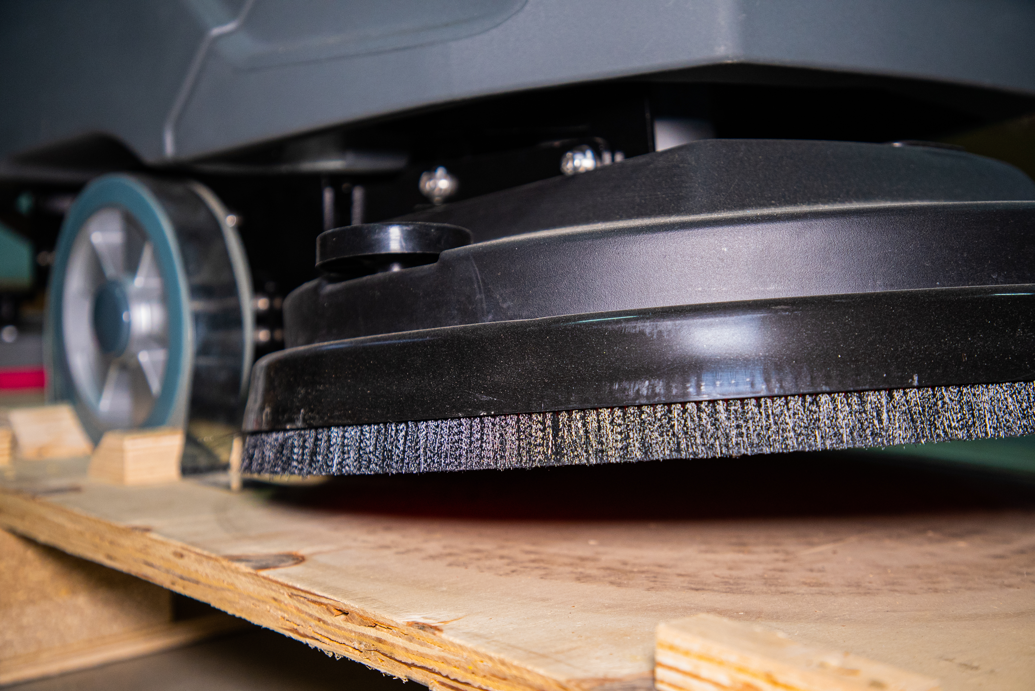 Машина поломоечная TOR COMPACT 60T с тяговым приводом и АКБ Li-ion - фото