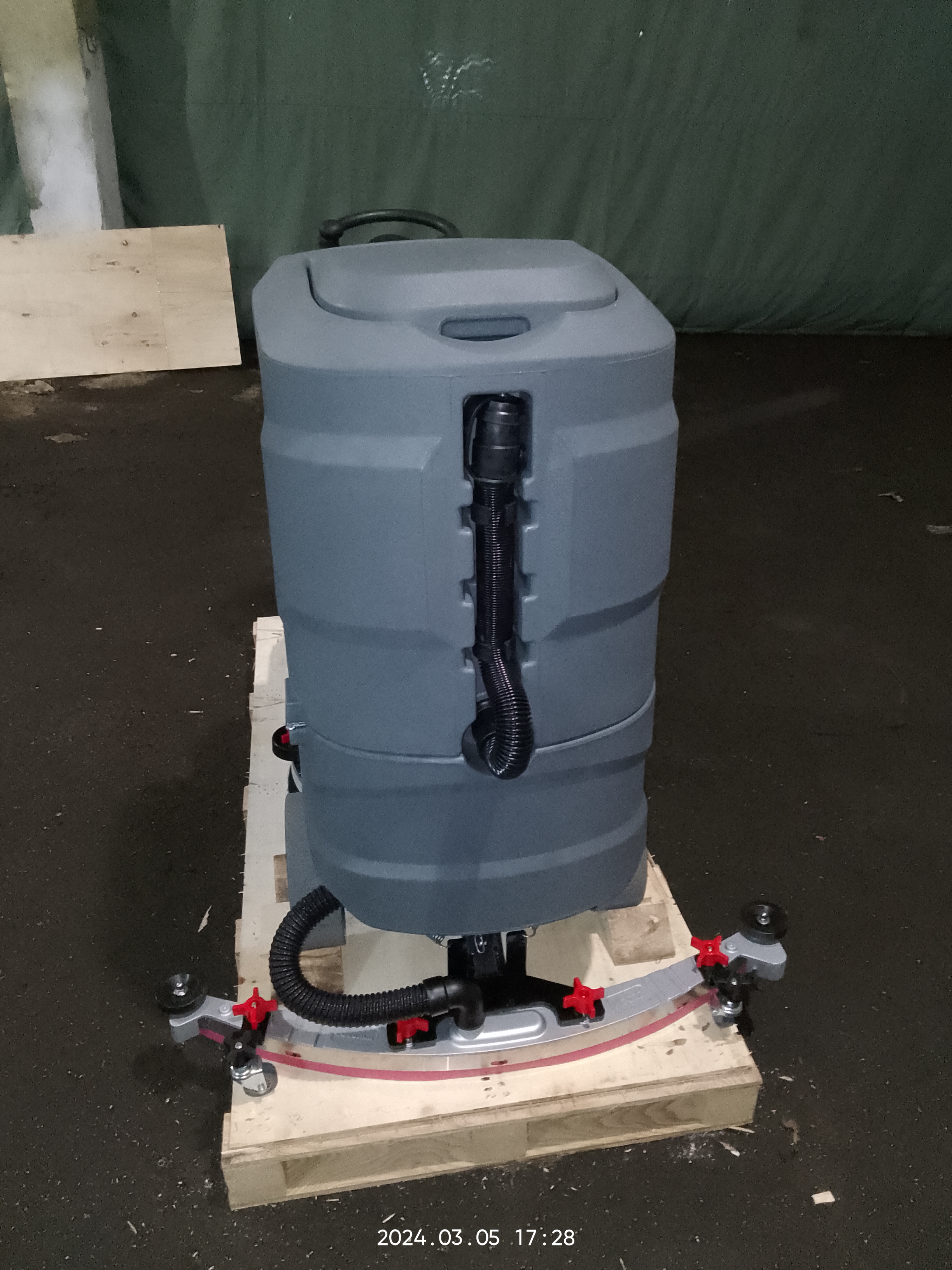 Машина поломоечная TOR COMFORT 70 с АКБ GEL 24/100 В/Ач - фото