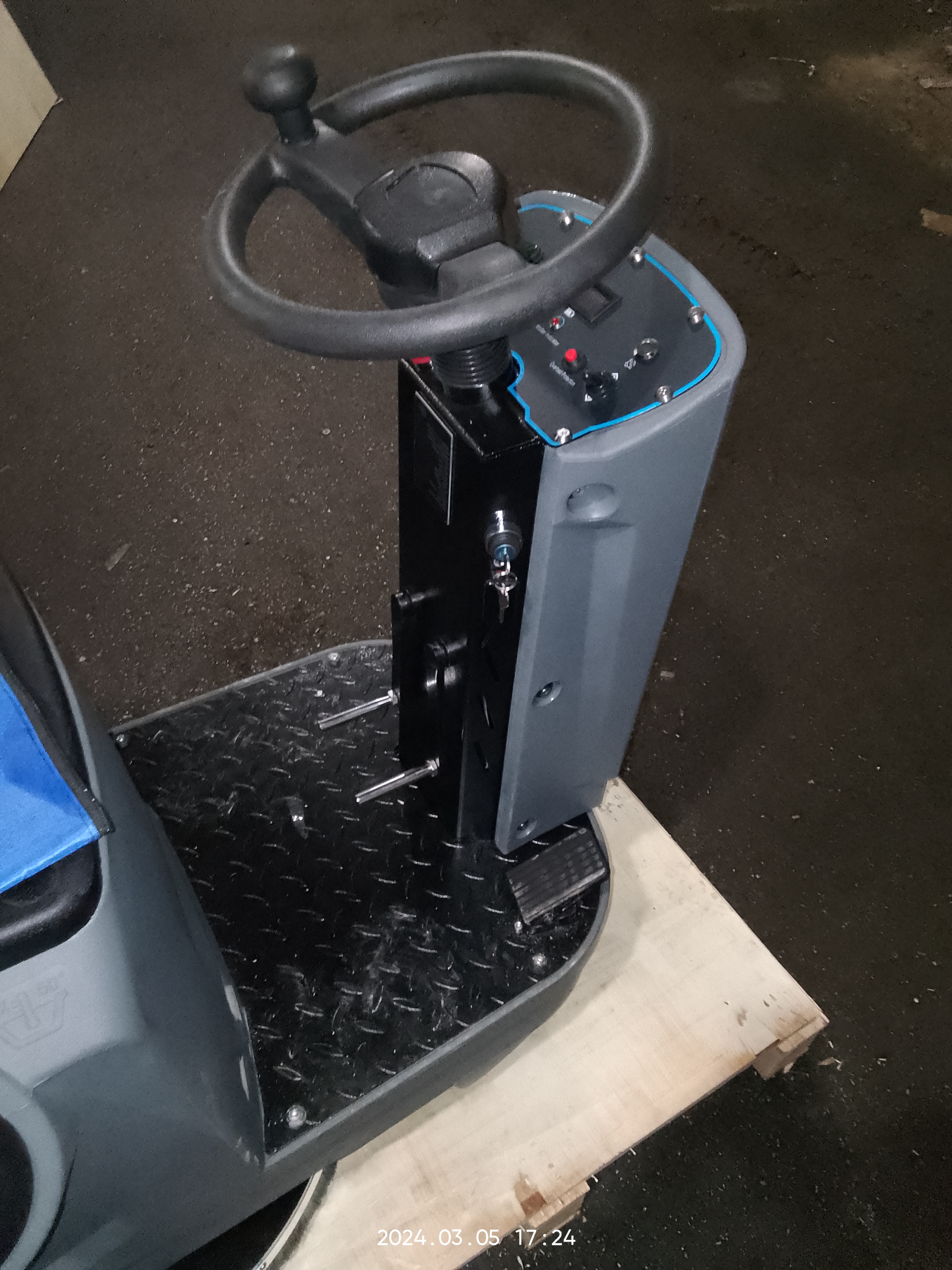 Машина поломоечная TOR COMFORT 70 с АКБ Li-ion 24/100 В/Ач - фото