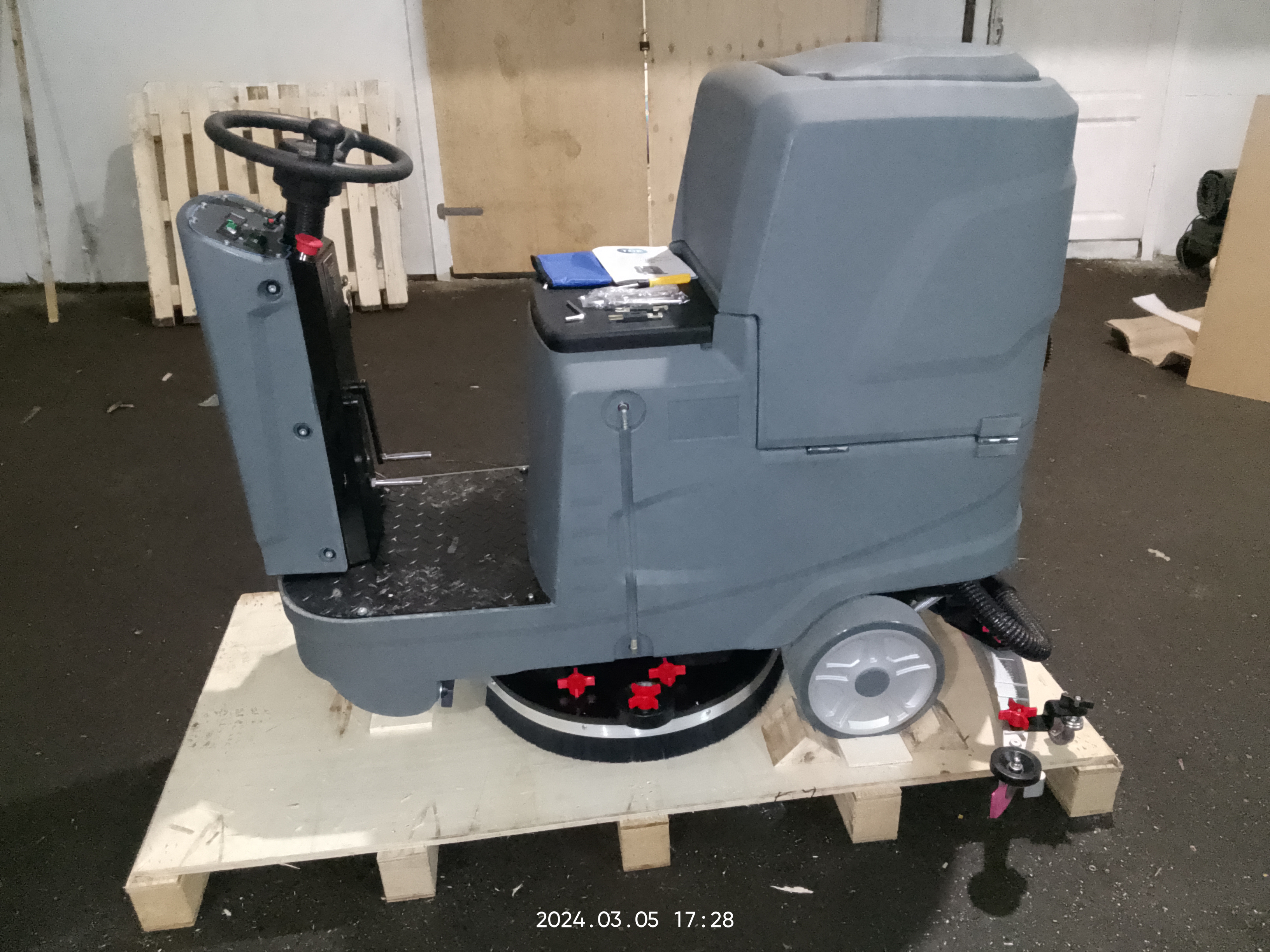 Машина поломоечная TOR COMFORT 70 с АКБ Li-ion 24/100 В/Ач - фото