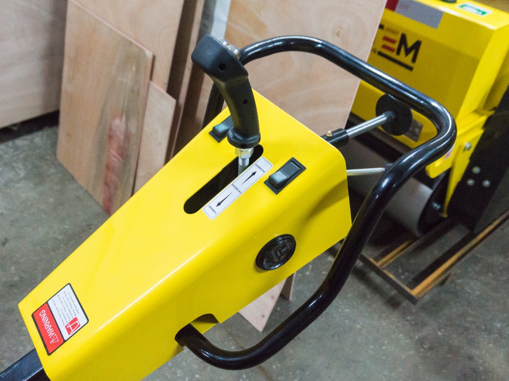 Двухвальцовый вибрационный каток STEM TECHNO SVR 801H (800кг, двиг. HONDA GX390) - фото