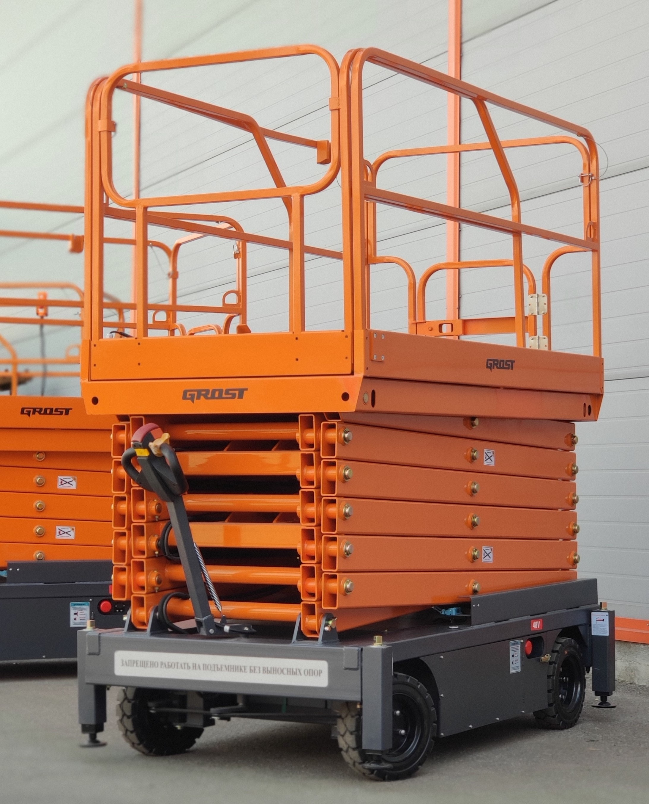 Телескопический подъемник GROST Tower Drive 500-11 с выдвижной платформой с питанием от аккумулятора - фото