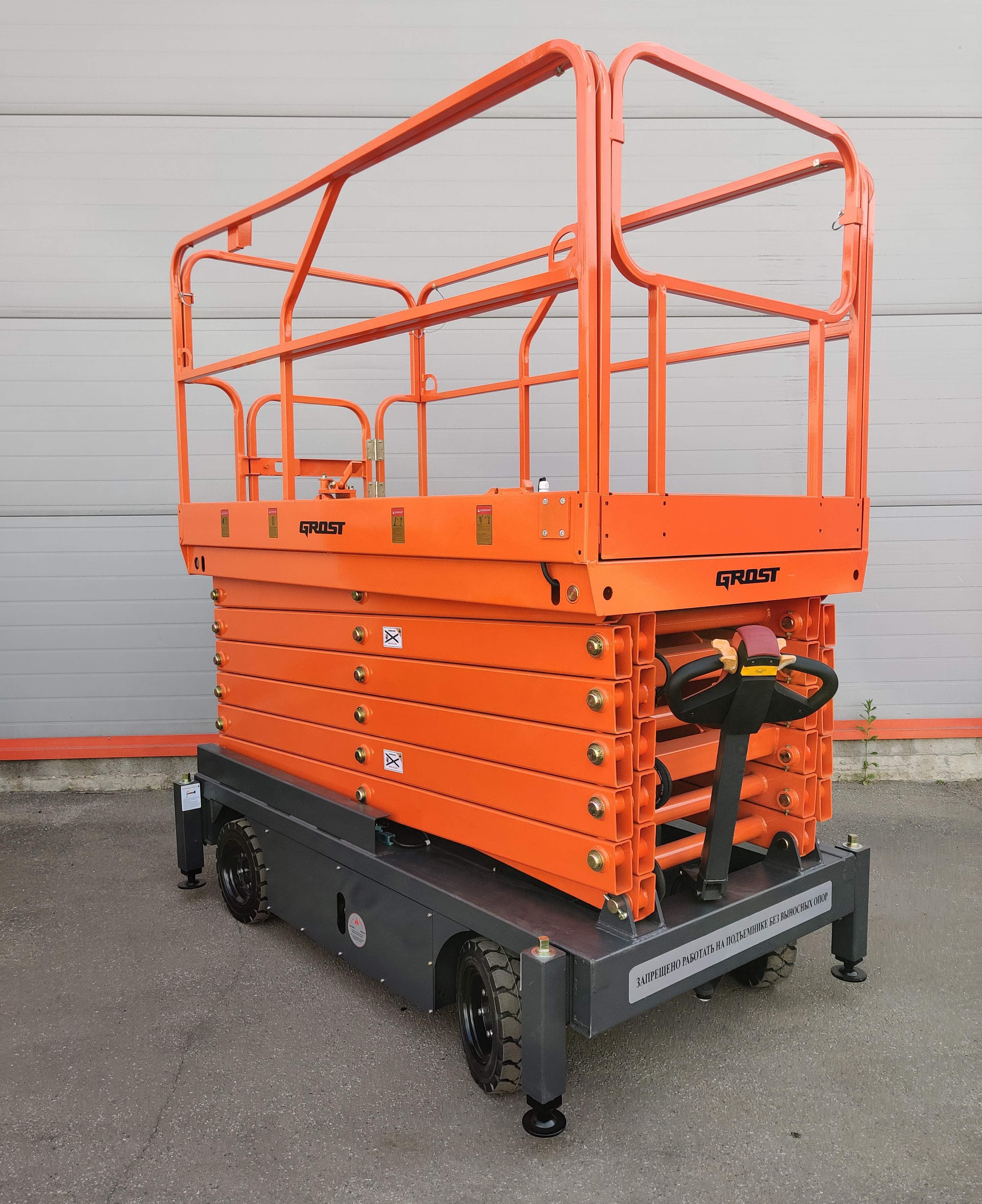 Телескопический подъемник GROST Tower Drive 500-11 с выдвижной платформой с питанием от аккумулятора - фото