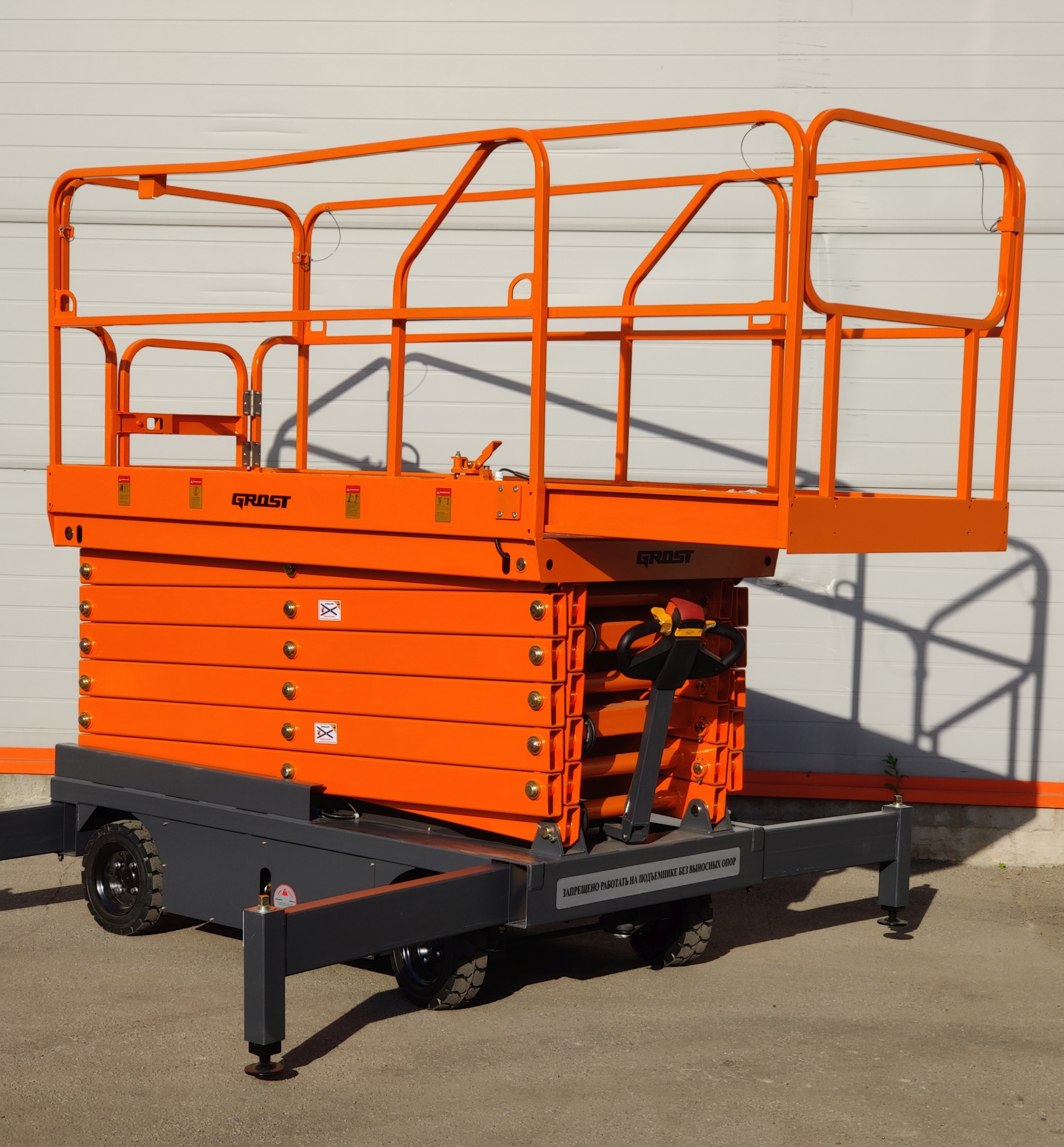 Телескопический подъемник GROST Tower Drive 500-11 с выдвижной платформой с питанием от аккумулятора - фото