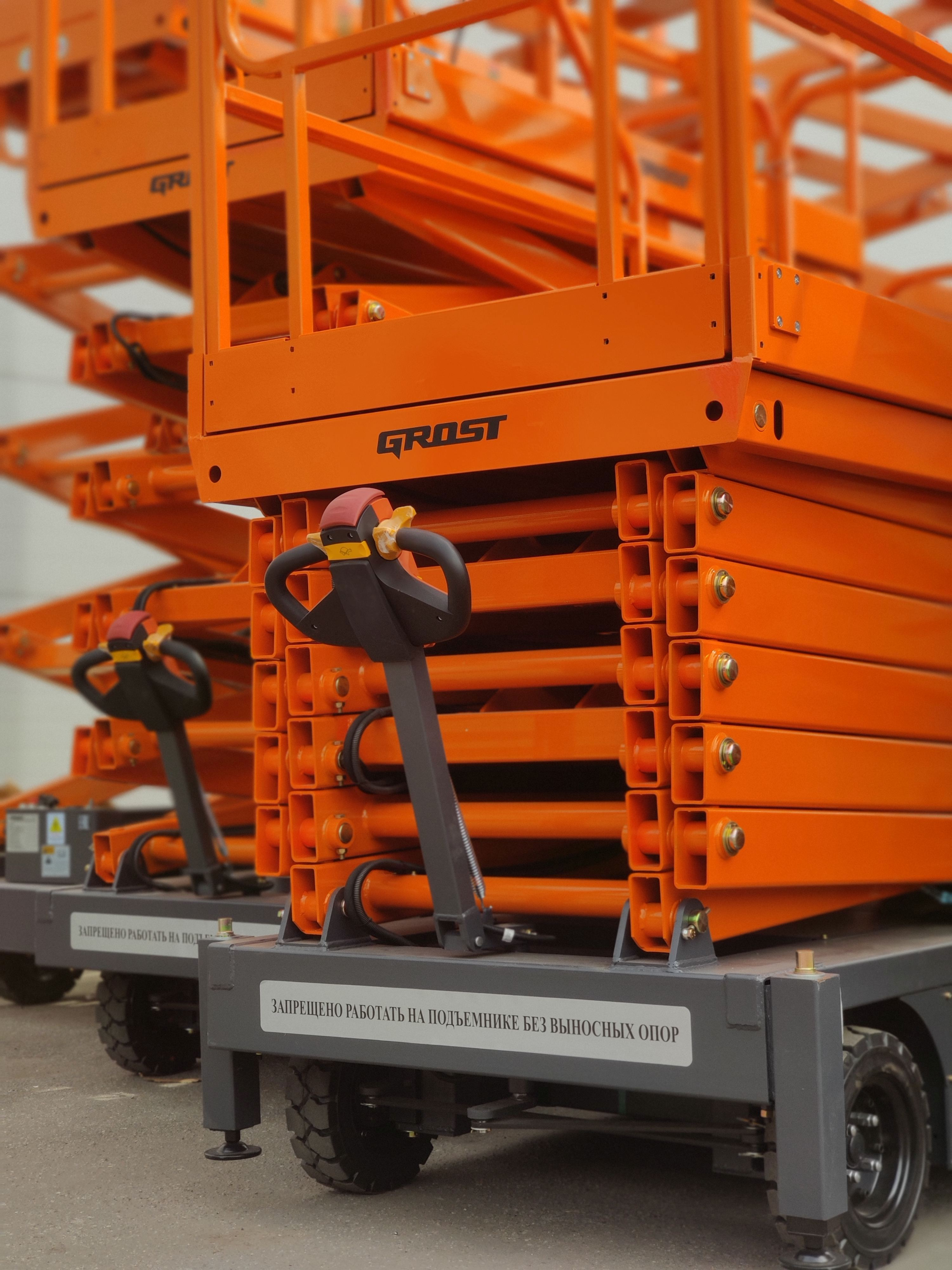 Телескопический подъемник GROST Tower Drive 500-11 с выдвижной платформой с питанием от аккумулятора - фото