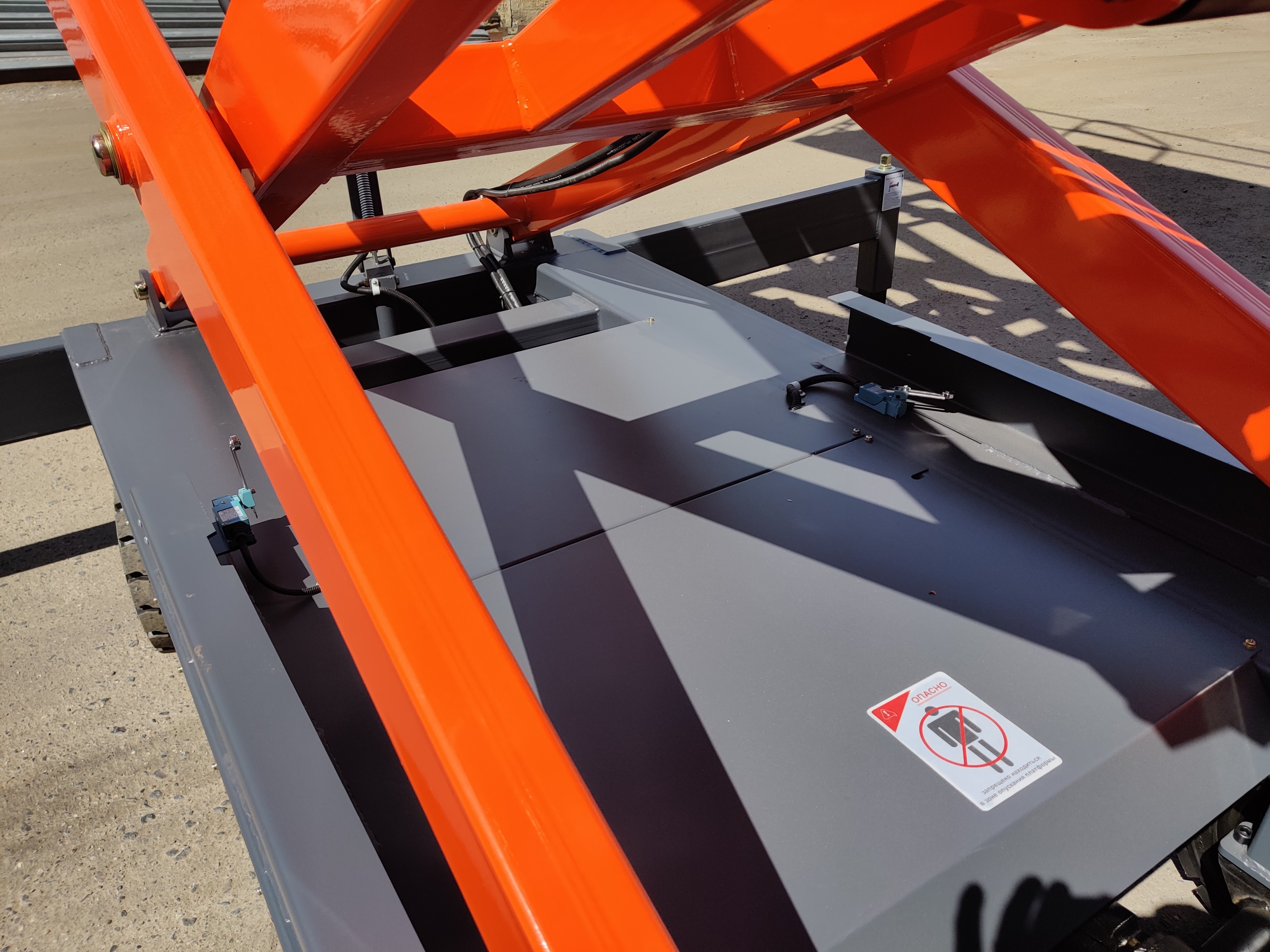 Телескопический подъемник GROST Tower Drive 500-11 с выдвижной платформой с питанием от аккумулятора - фото