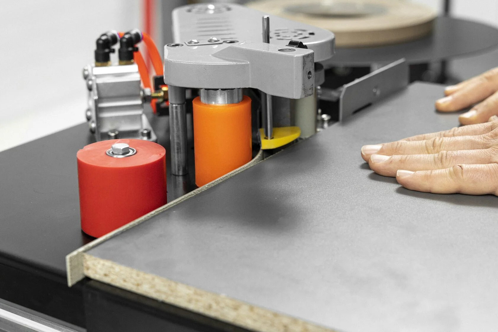 Компактный кромкооблицовочный станок KROM ECONOM - фото