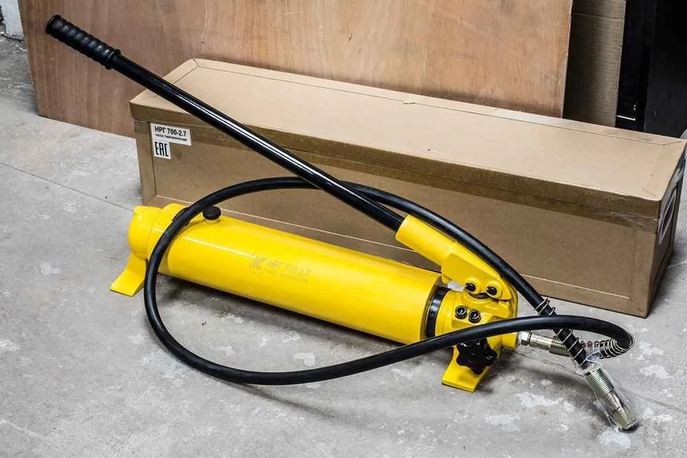 Насос ручной гидравлический НРГ 700-2.7 (700бар, 2.7л), двухступенчатый - фото