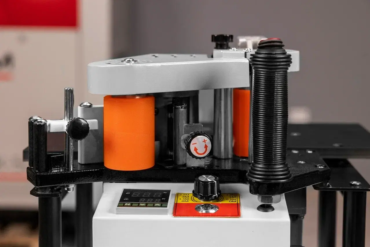 Ручной кромкооблицовочный станок KROM 750 max - фото