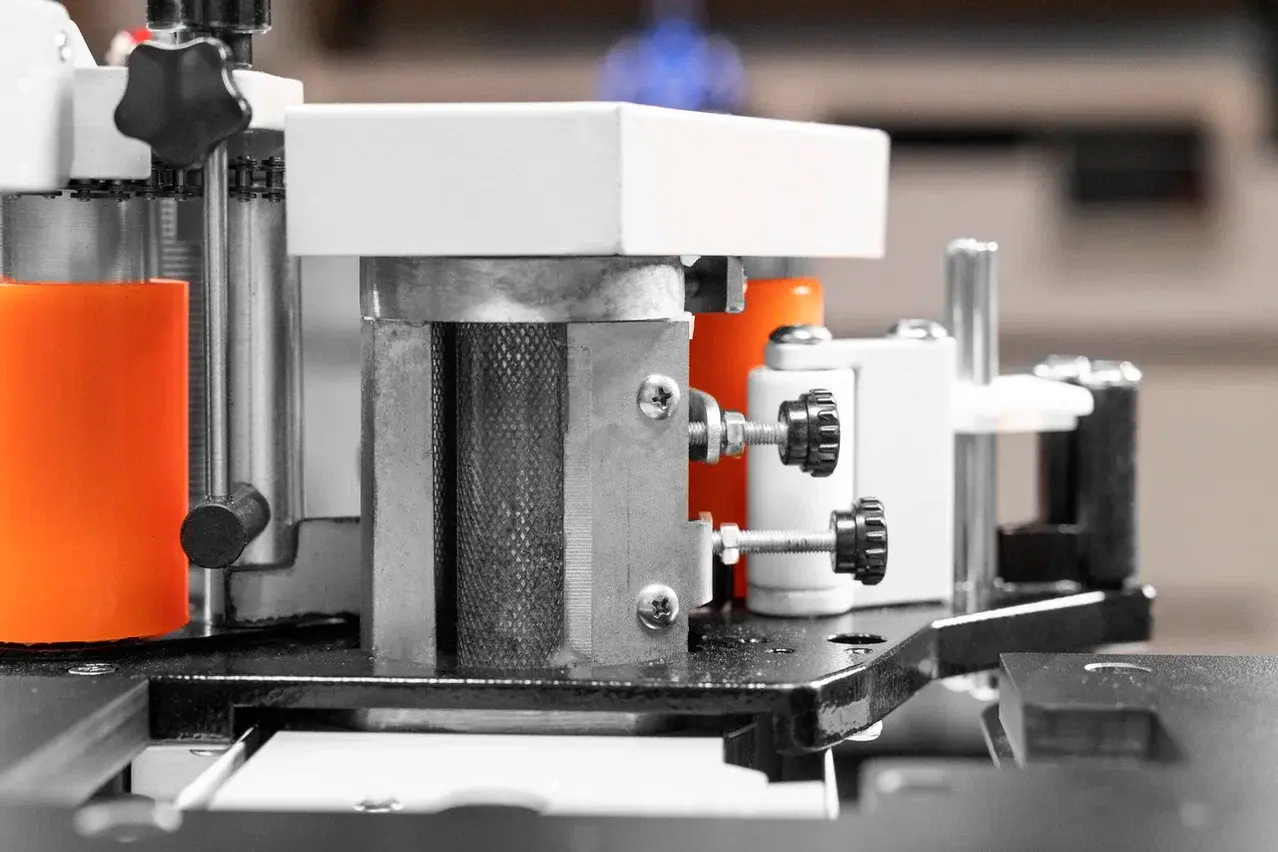 Ручной кромкооблицовочный станок KROM 750 max - фото