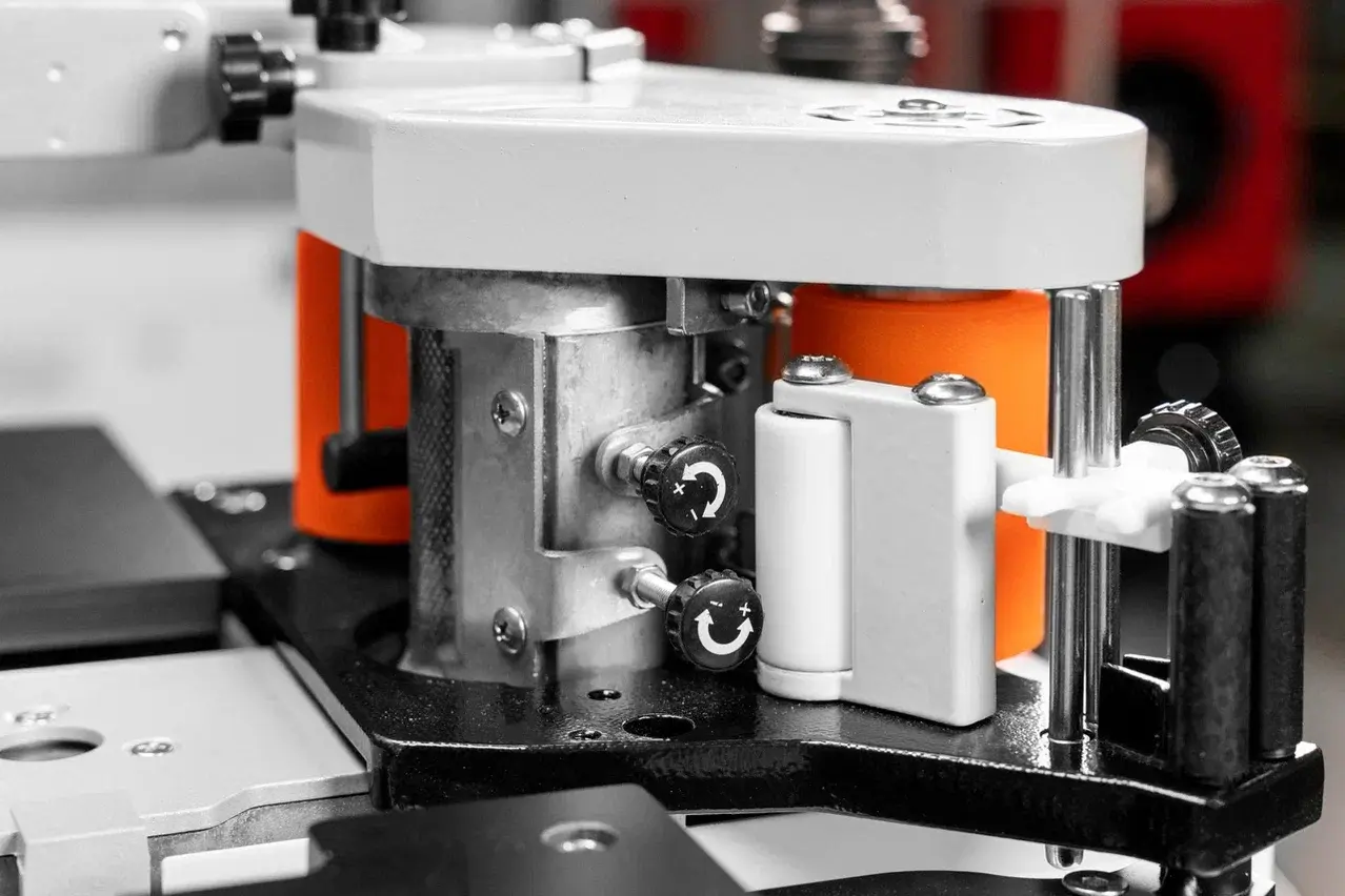 Ручной кромкооблицовочный станок KROM 750 max - фото