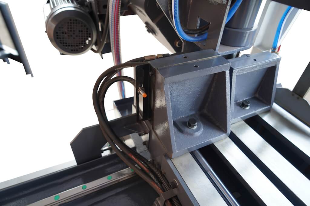 Двухколонный автоматический ленточнопильный станок Metal Master MSK 350 Е - фото