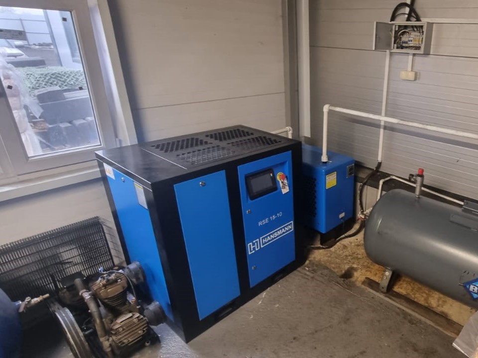 Компрессор винтовой Hansmann RSE15-10 с частотным преобразователем - фото