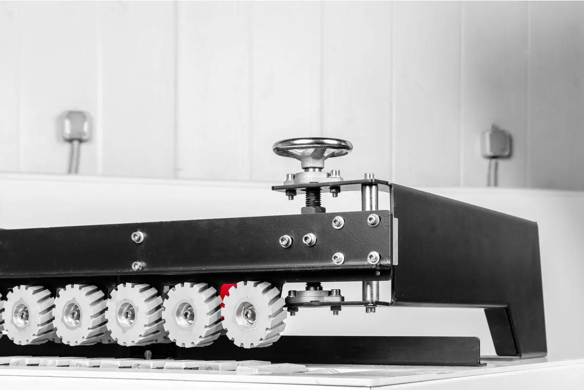 Фрезерный станок с автоматической подачей заготовки FS PRO - фото