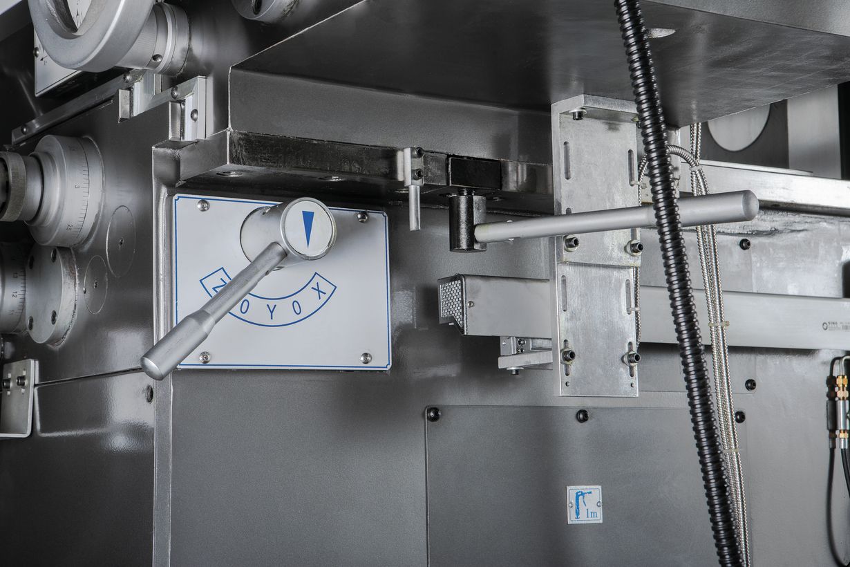 Универсальный фрезерный станок JET JUM-1464VHXL DRO - фото