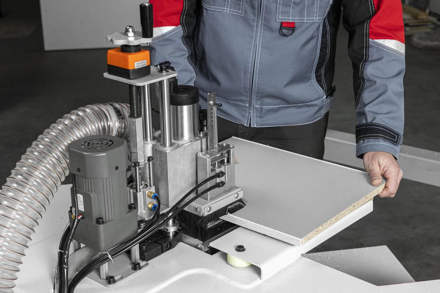 Профессиональный кромкофрезерный станок для прямых и криволинейных деталей TRIMM 2000 - фото