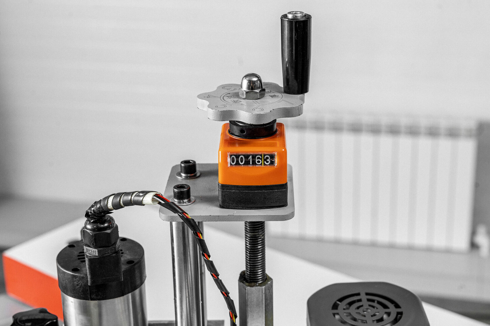 Профессиональный кромкофрезерный станок для прямых и криволинейных деталей TRIMM 2000 - фото