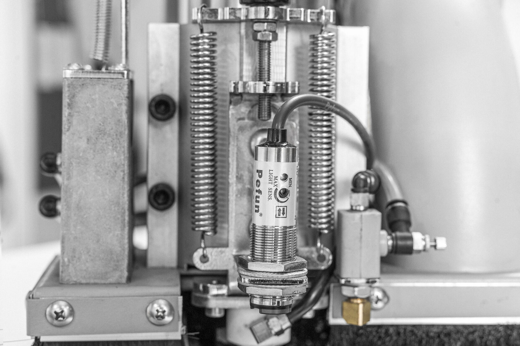 Профессиональный кромкофрезерный станок для прямых и криволинейных деталей TRIMM 2000 - фото