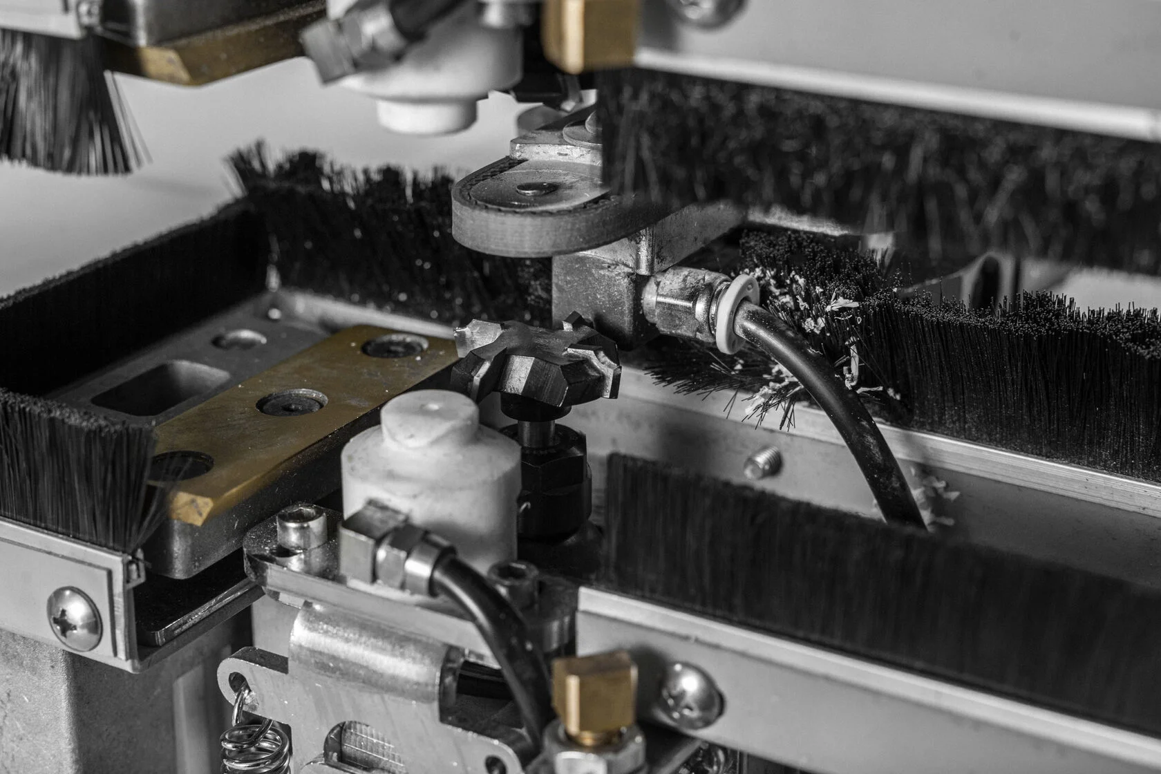 Профессиональный кромкофрезерный станок для прямых и криволинейных деталей TRIMM 2000 - фото