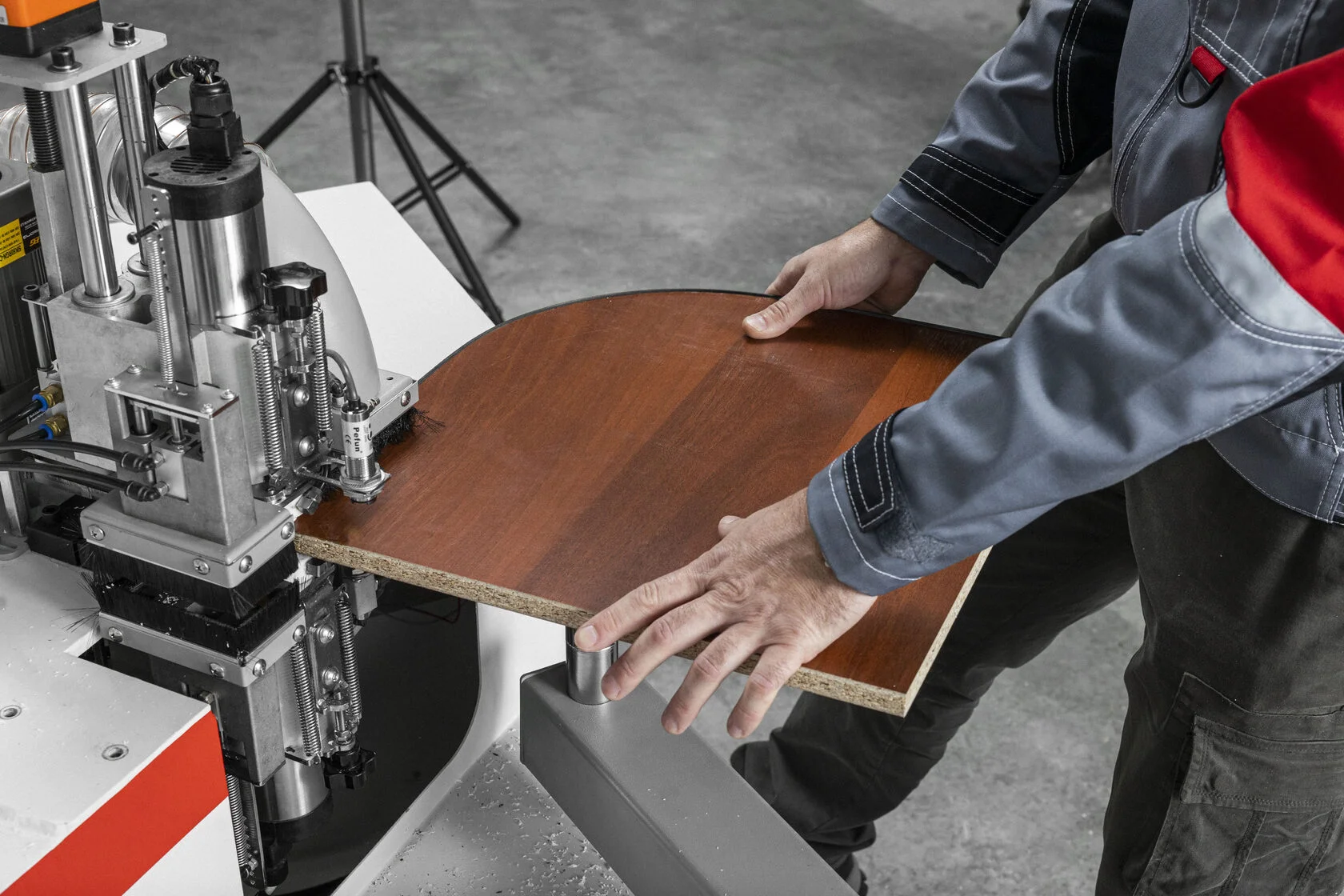 Профессиональный кромкофрезерный станок для прямых и криволинейных деталей TRIMM 2000 - фото