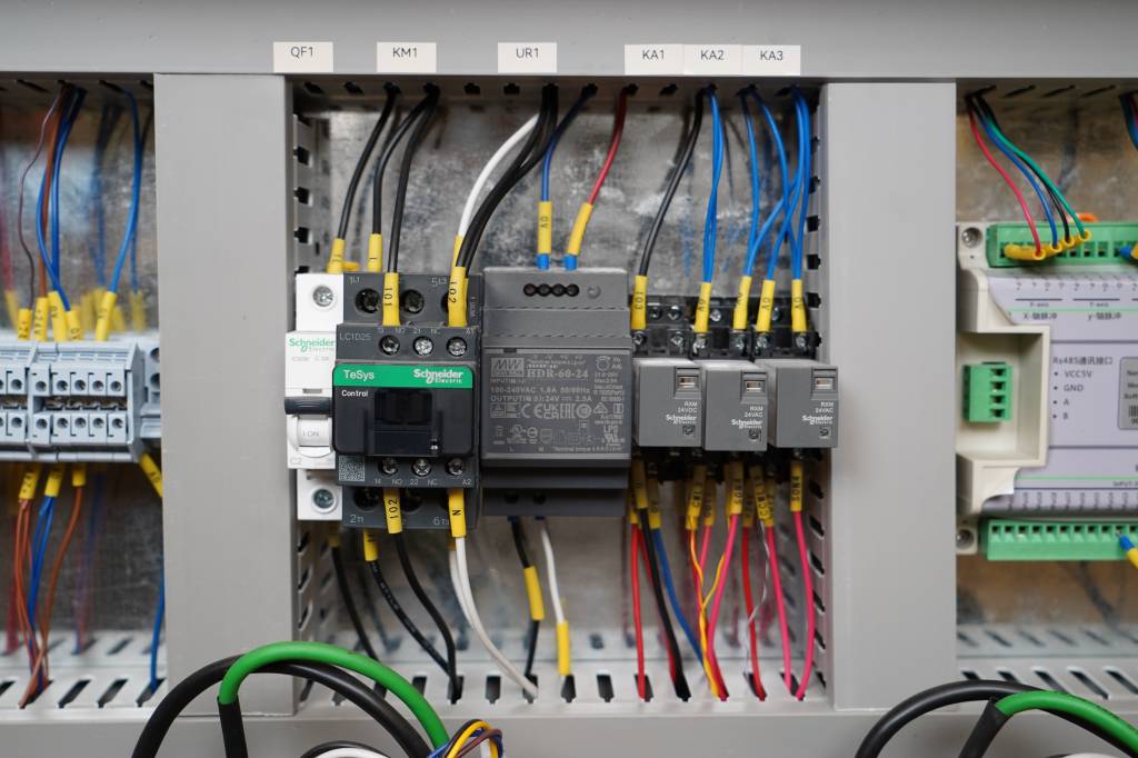 Станок токарный c ЧПУ Metal Master TurnMaster 1830 ML1 - фото