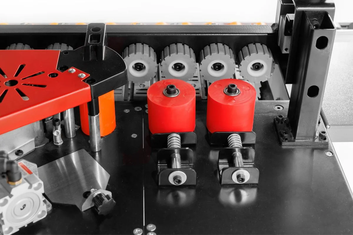 Кромкооблицовочный станок с конвейерной лентой KROM-KOMBO - фото