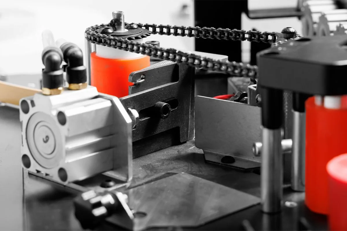 Кромкооблицовочный станок с конвейерной лентой KROM-KOMBO - фото