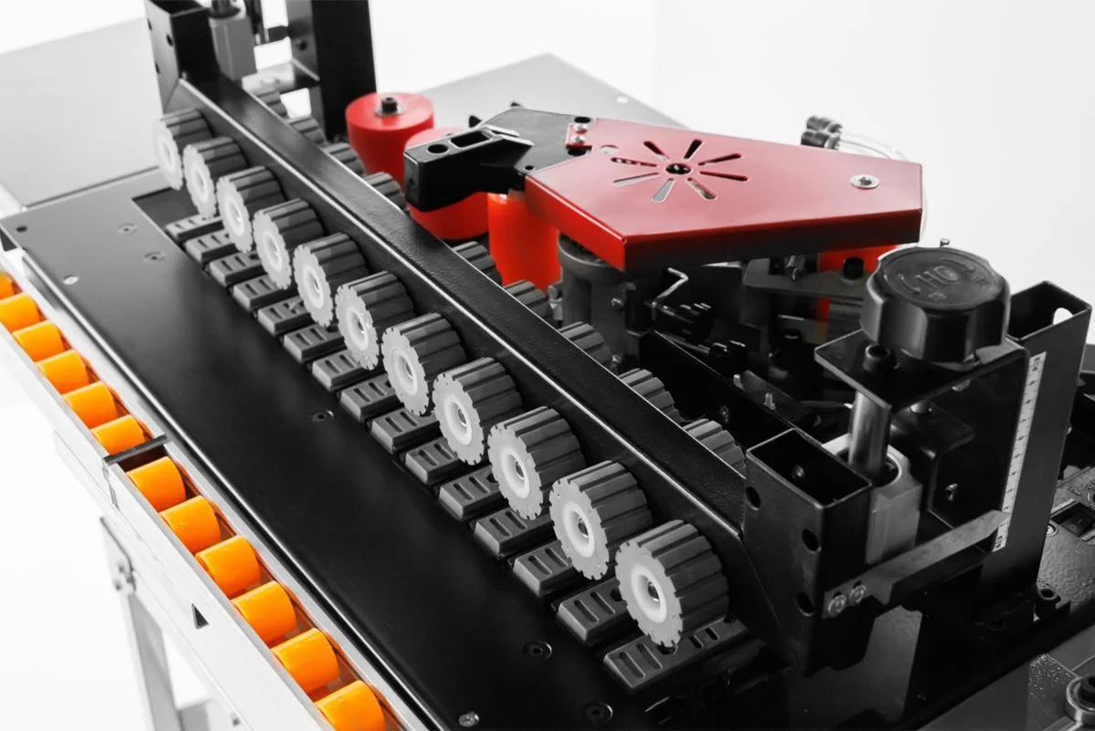 Кромкооблицовочный станок с конвейерной лентой KROM-KOMBO - фото