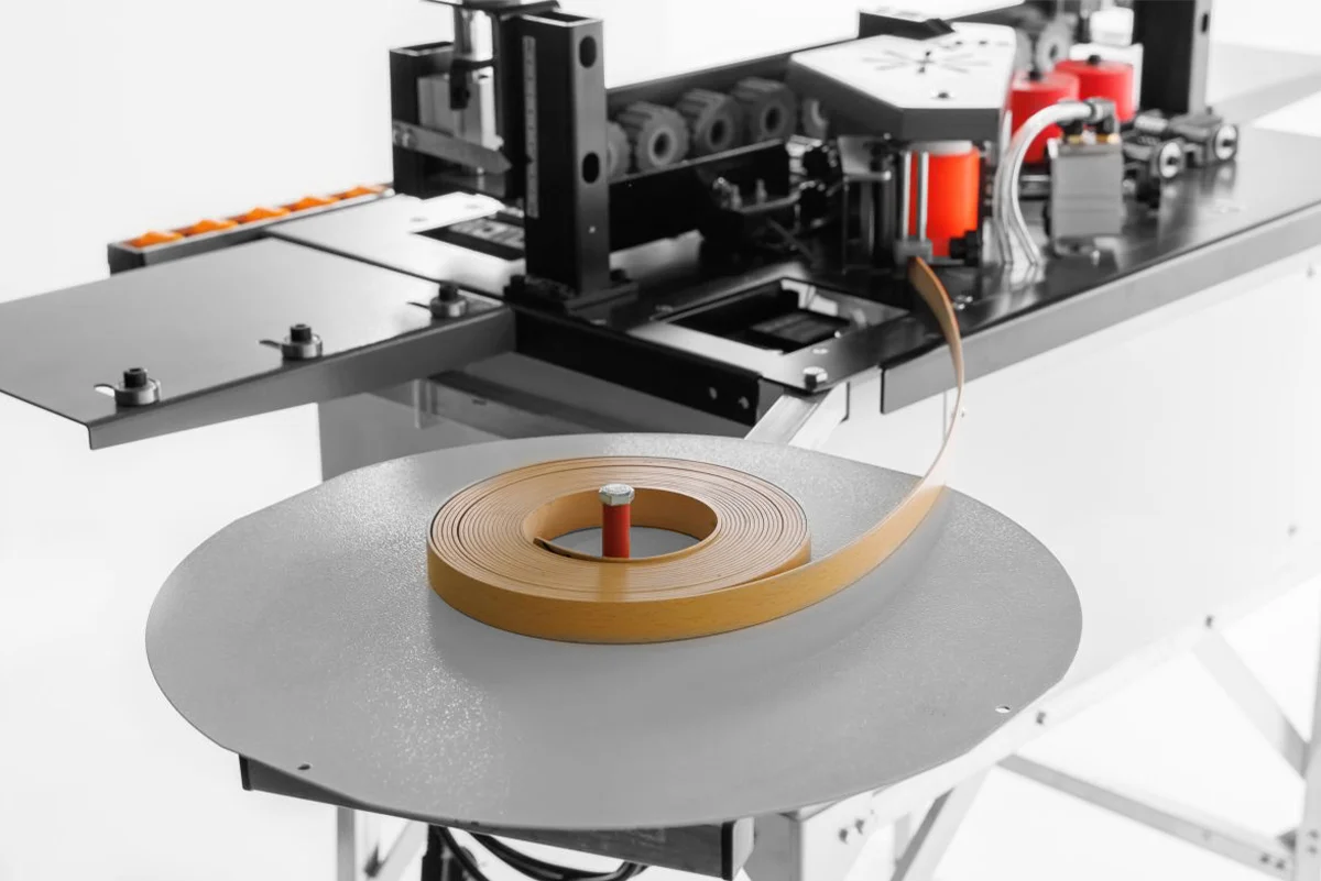 Кромкооблицовочный станок с конвейерной лентой KROM-KOMBO - фото