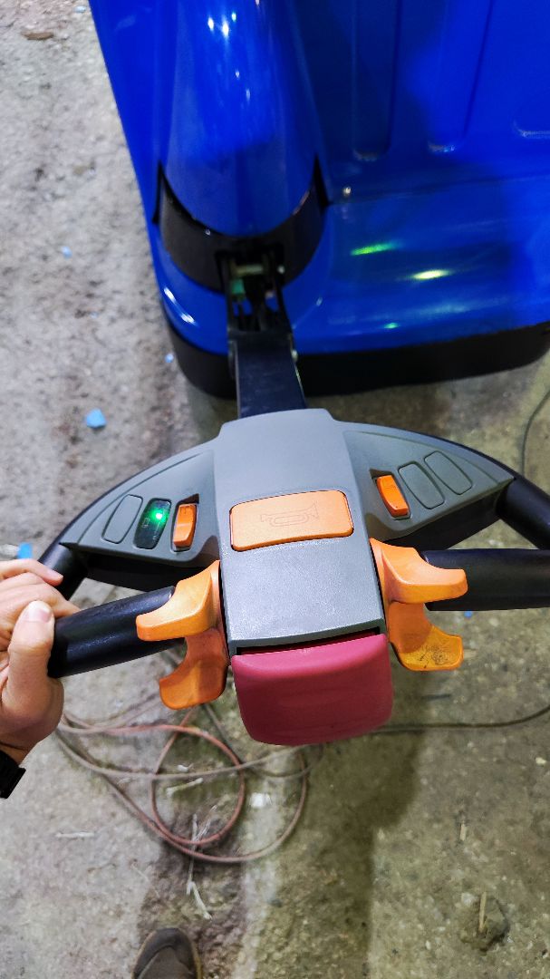 Штабелер самоходный 2,0 т 3,5 м TOR CDD2035-WS - фото