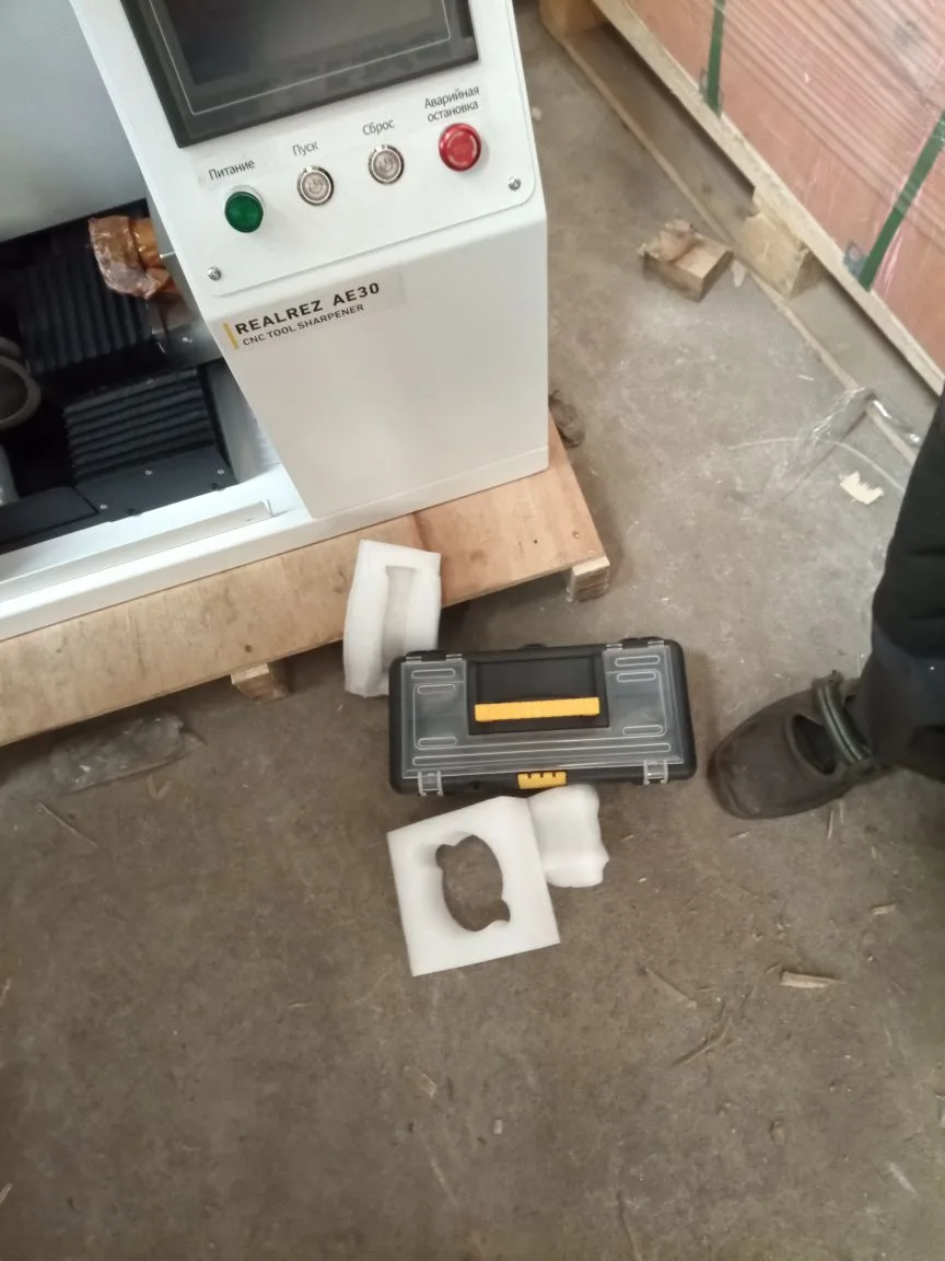 Заточной станок с ЧПУ для фрез REALREZ-AE30 - фото