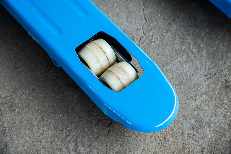 Тележка гидравлическая TOR RHP 2500 кг 1150 мм колеса нейлон - фото