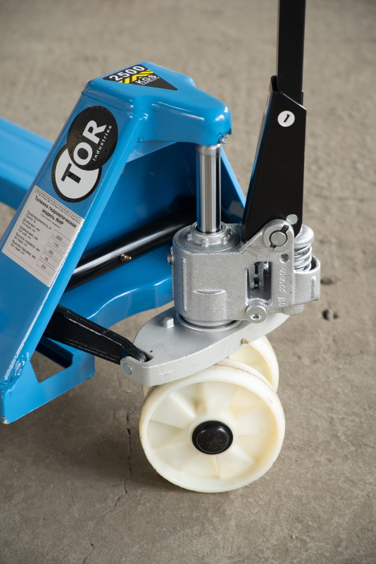 Тележка гидравлическая TOR RHP 2500 кг 1150 мм колеса нейлон - фото