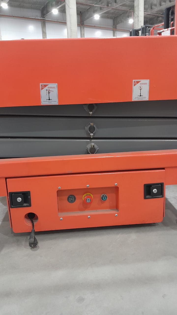 Подъемник ножничный передвижной аккумуляторный 240 кг, 3/5 м, 12/100 В/Ач TOR GTJY DC - фото