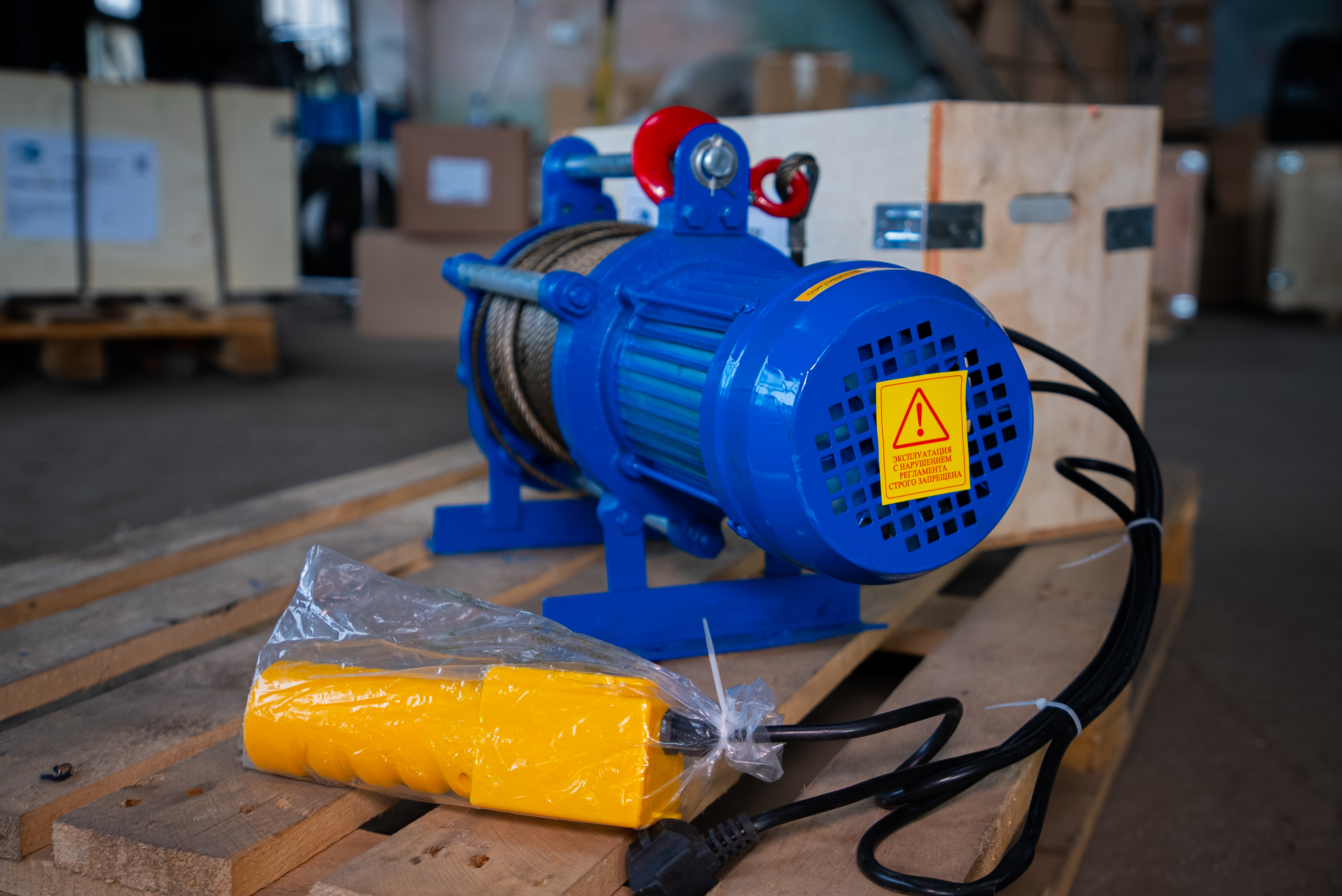 Лебедка электрическая 500 кг 100 м с канатом 220 В TOR KCD - фото